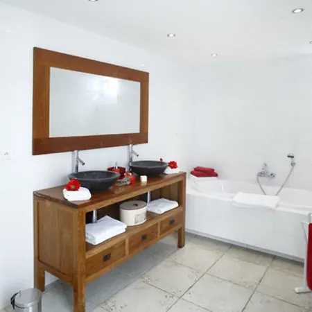 Modern With Swimming Pool In Maxime Sainte-Maxime